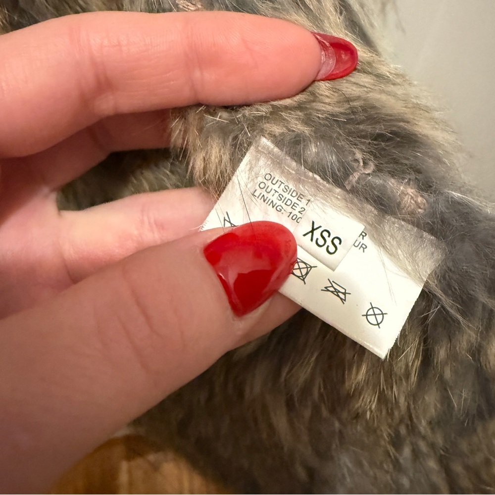 Women's Rabbit and Racoon Fur Vest - Picture 5 of 9